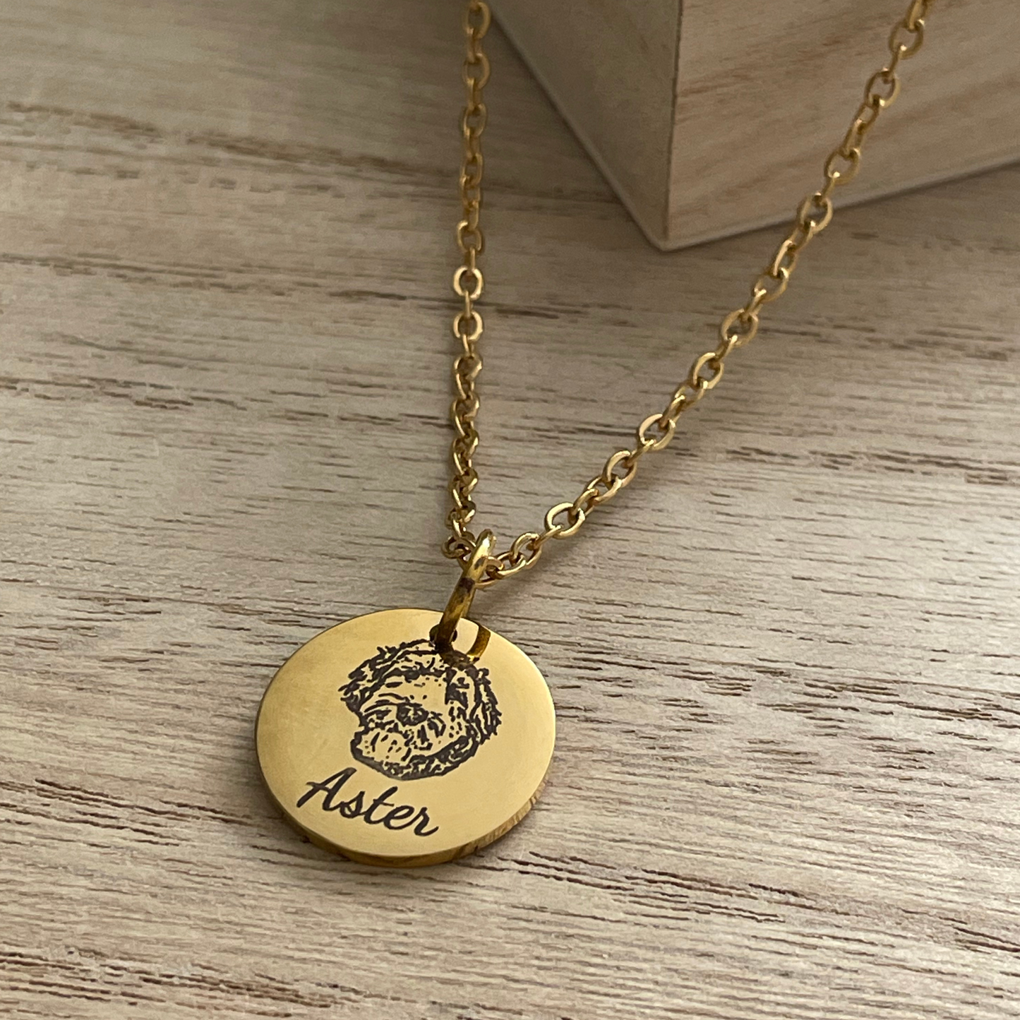 Gold Pet Portrait & Name Necklace – Custom Engraved Pet Memorial Jewelry